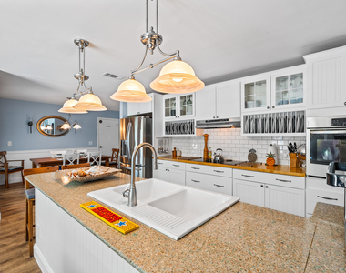 611 East Drive - Photo Thumbnail 8