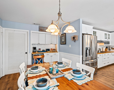 611 East Drive - Photo Thumbnail 15