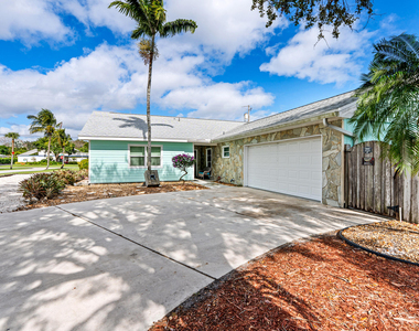 611 East Drive - Photo Thumbnail 36