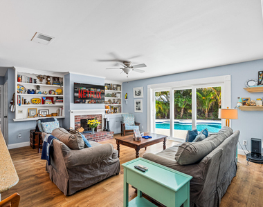 611 East Drive - Photo Thumbnail 3