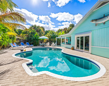 611 East Drive - Photo Thumbnail 34
