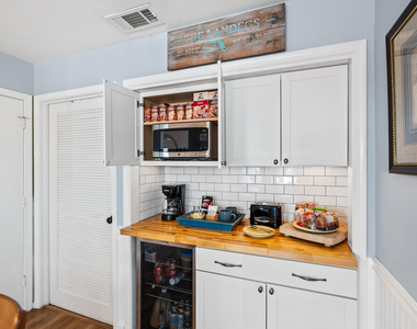 611 East Drive - Photo Thumbnail 11