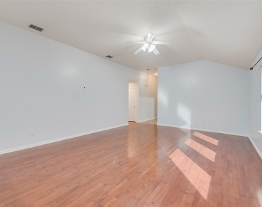3315 Choir Street - Photo Thumbnail 4