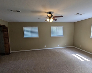 320 N Charles Street - Photo Thumbnail 10