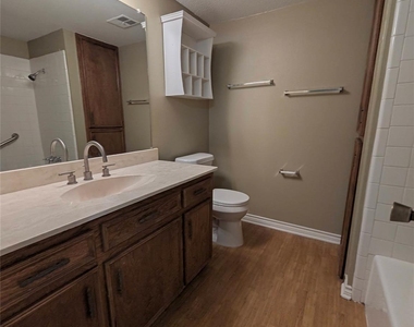 320 N Charles Street - Photo Thumbnail 8