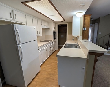 320 N Charles Street - Photo Thumbnail 3