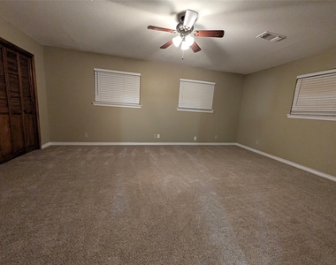 320 N Charles Street - Photo Thumbnail 6