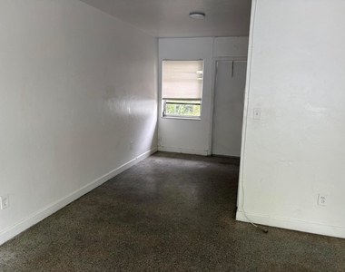 505 N 20th Avenue - Photo Thumbnail 3