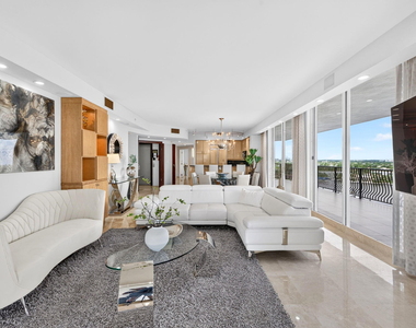 100 S Birch Road - Photo Thumbnail 4