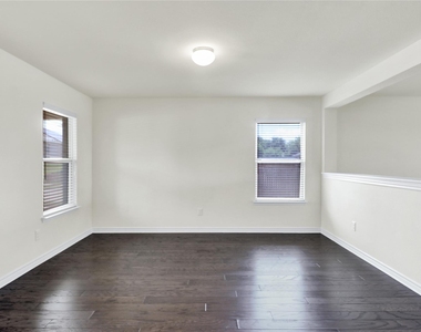 728 Snapdragon Lane - Photo Thumbnail 4