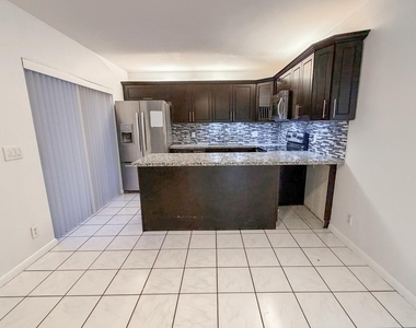 2552 Sw 15th Street - Photo Thumbnail 5