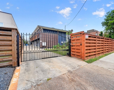 1417 Bennett Avenue - Photo Thumbnail 8