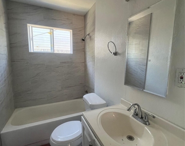 1417 Bennett Avenue - Photo Thumbnail 4