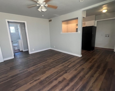 1417 Bennett Avenue - Photo Thumbnail 3