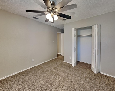 7904 Gardengate Lane - Photo Thumbnail 10