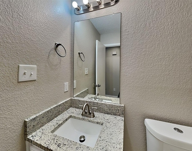 7904 Gardengate Lane - Photo Thumbnail 14