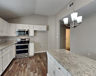 7904 Gardengate Lane - Photo Thumbnail 3