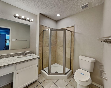 7904 Gardengate Lane - Photo Thumbnail 8