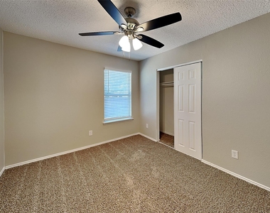 7904 Gardengate Lane - Photo Thumbnail 13