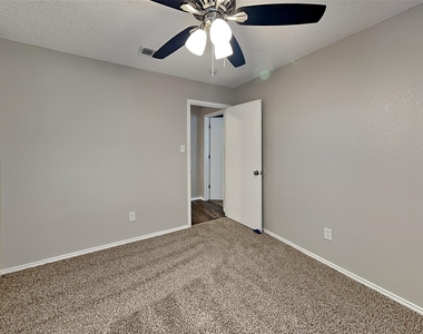 7904 Gardengate Lane - Photo Thumbnail 12