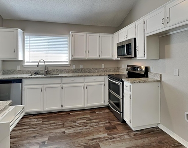 7904 Gardengate Lane - Photo Thumbnail 4