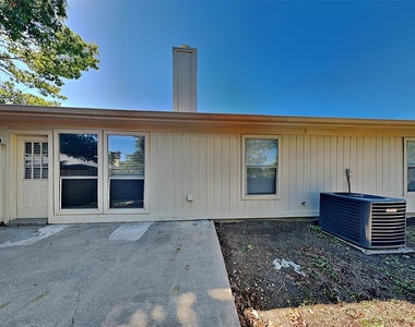 7904 Gardengate Lane - Photo Thumbnail 16