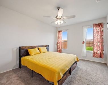 1652 Edgeway Drive - Photo Thumbnail 16