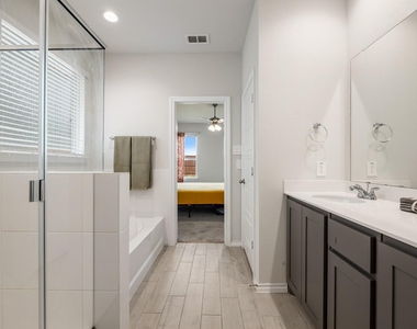 1652 Edgeway Drive - Photo Thumbnail 12