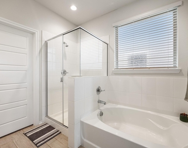 1652 Edgeway Drive - Photo Thumbnail 11