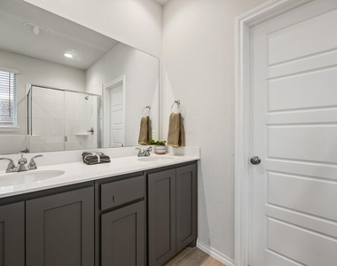 1652 Edgeway Drive - Photo Thumbnail 13