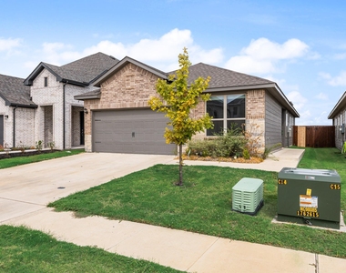 1652 Edgeway Drive - Photo Thumbnail 3
