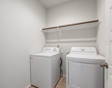 1652 Edgeway Drive - Photo Thumbnail 19
