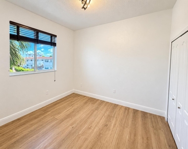 11657 Ne 18th Drive - Photo Thumbnail 7