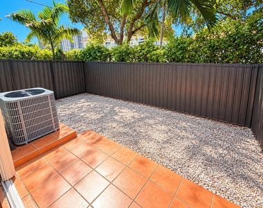 11657 Ne 18th Drive - Photo Thumbnail 1