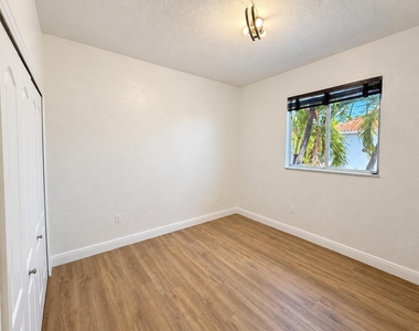 11657 Ne 18th Drive - Photo Thumbnail 8