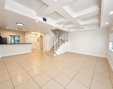 11657 Ne 18th Drive - Photo Thumbnail 3