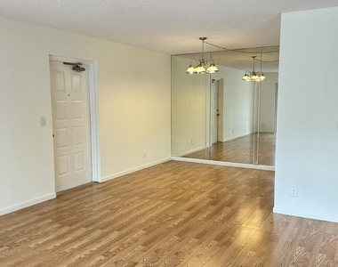 1111 Green Pine Boulevard - Photo Thumbnail 7