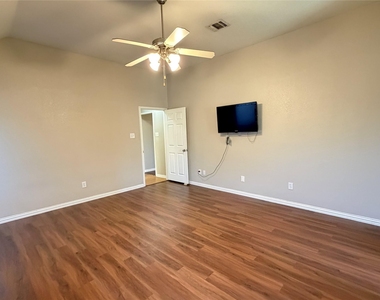 5932 Highcrest Drive - Photo Thumbnail 4