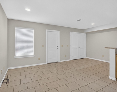 1712 S Waco Street - Photo Thumbnail 7