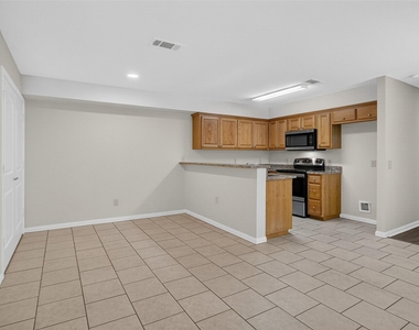 1712 S Waco Street - Photo Thumbnail 11