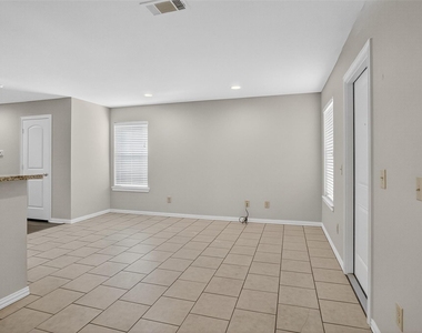 1712 S Waco Street - Photo Thumbnail 9