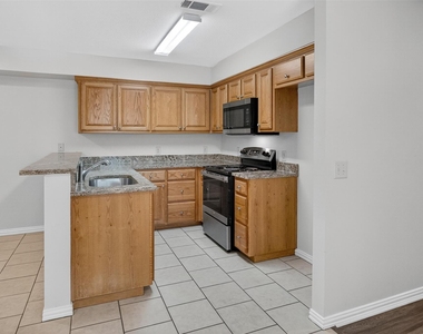 1712 S Waco Street - Photo Thumbnail 15
