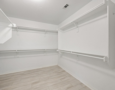 221 Cliffbrook Drive - Photo Thumbnail 14