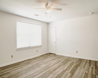 1708 S Waco Street - Photo Thumbnail 25