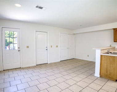 1708 S Waco Street - Photo Thumbnail 3