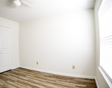 1708 S Waco Street - Photo Thumbnail 18