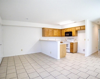 1708 S Waco Street - Photo Thumbnail 11