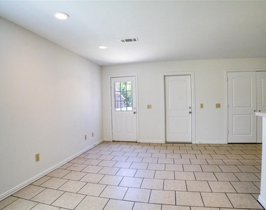 1708 S Waco Street - Photo Thumbnail 7