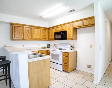 1708 S Waco Street - Photo Thumbnail 9