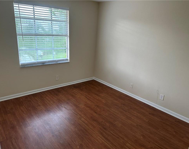 4400 Crystal Lake Drive - Photo Thumbnail 5